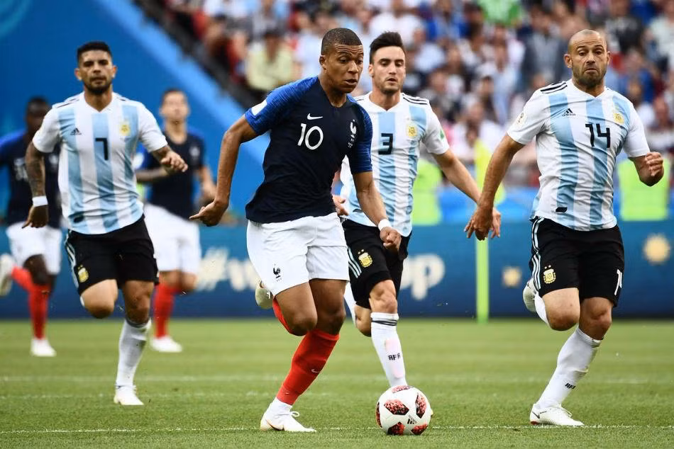 Mbappe lập cú đúp loại Argentina cách đây 4 năm.