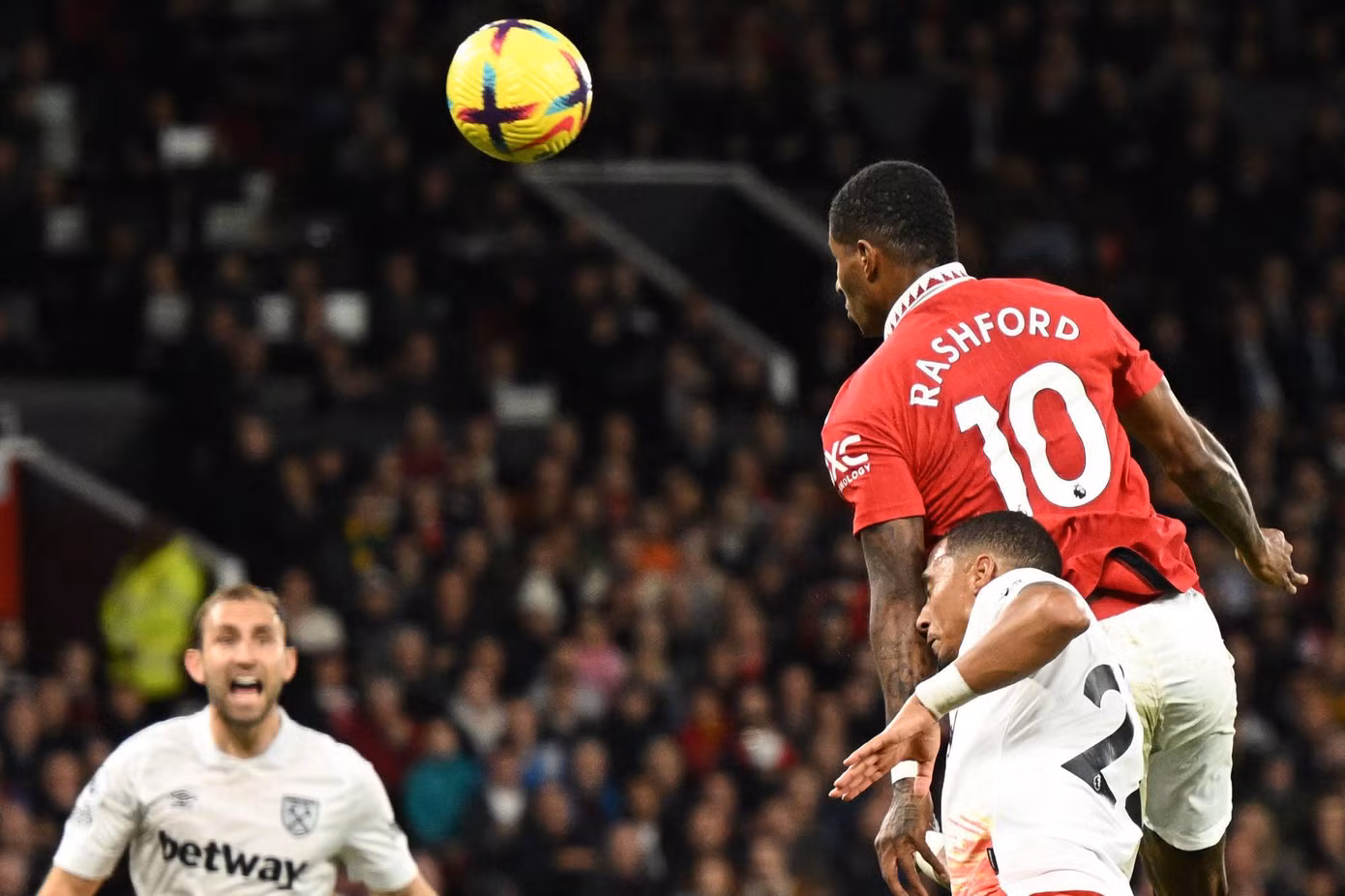 Cận cảnh bàn thắng đẹp của Rashford