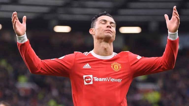 Ronaldo nổi loạn đòi rời MU