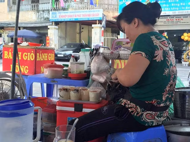 Nắng nóng đỉnh điểm, hàng nước giải khát... “đuổi không hết khách” ảnh 2