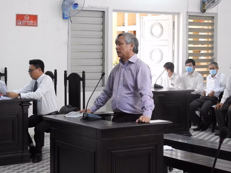 Cựu Giám đốc Sở Y tế tỉnh Long An Lê Thanh Liêm tại phiên tòa sơ thẩm. Ảnh: Tân Châu.