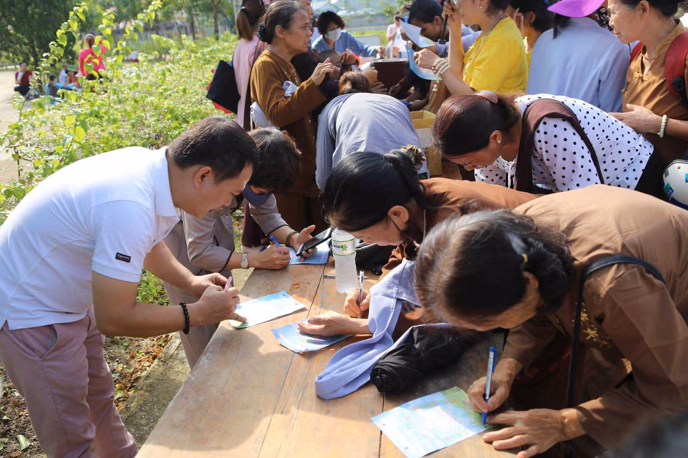 Cầu siêu cho 'bé đỏ'- nét đẹp mùa Vu Lan ảnh 3