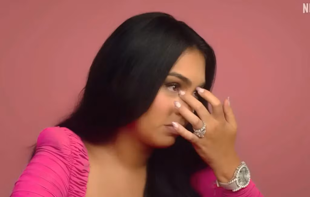 Georgina Rodriguez rơi nước mắt khi kể về ký ức mất con. Ảnh: Netflix.