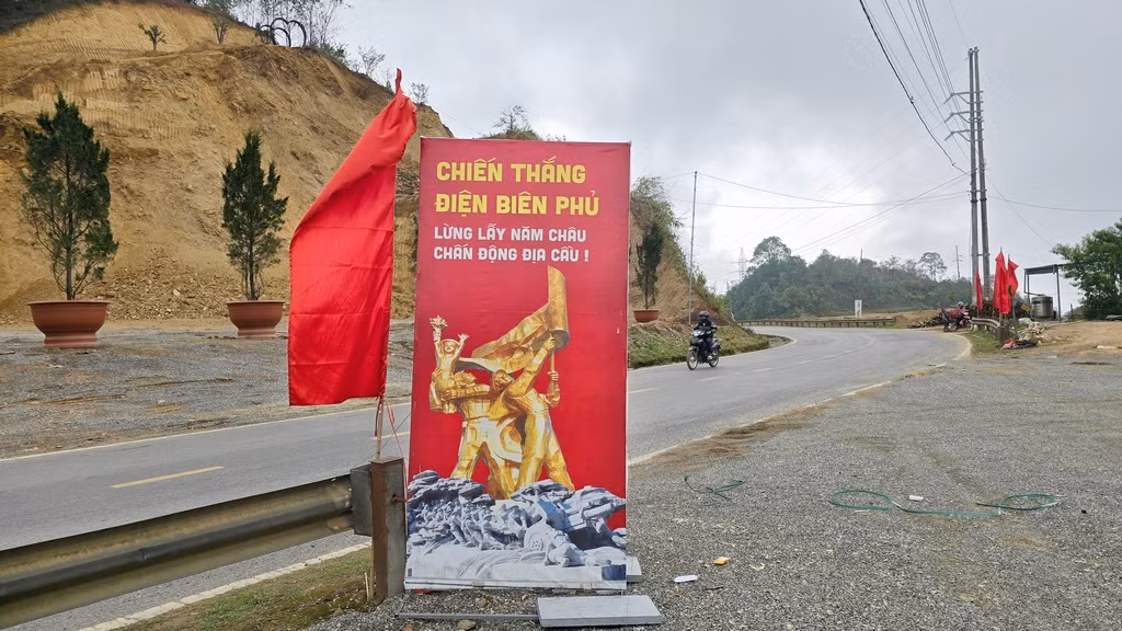 Đền thờ liệt sĩ Khu lịch sử - văn hóa đèo Pha Đin hoàn thiện và đưa vào hoạt động đúng dịp kỷ niệm 70 năm chiến thắng Điện Biên Phủ.