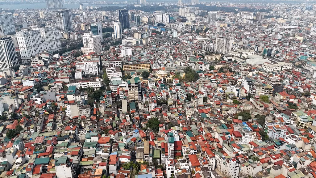 Hiện nay, còn 13 hộ dân khu vực góc cua nút giao Nguyễn Chí Thanh vẫn không đồng ý cho cán bộ địa chính đo đạc. Ban Quản lý dự án đã nhiều lần phối hợp với UBND phường Giảng Võ (quận Ba Đình) tổ chức tuyên truyền, vận động.