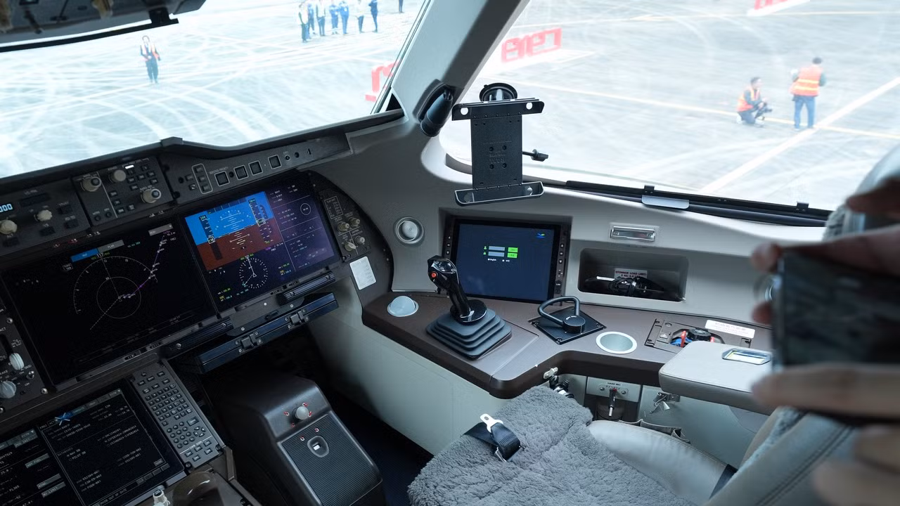 Hình ảnh khoang lái của máy bay C919 của COMAC - Trung Quốc.