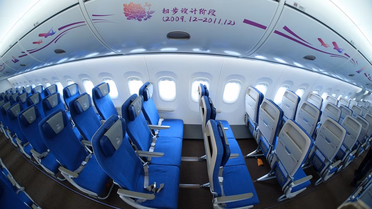 Một số hình ảnh nội thất cũng như chỗ ngồi hạng phổ thông của C919.