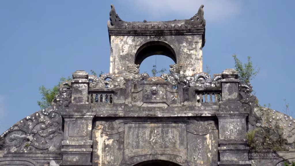 Tới năm 1770 (triều Nguyễn Phúc Khoát) thì Văn Miếu được dời đến xã Long Hồ và được biết tới là Văn Miếu của Đàng Trong.