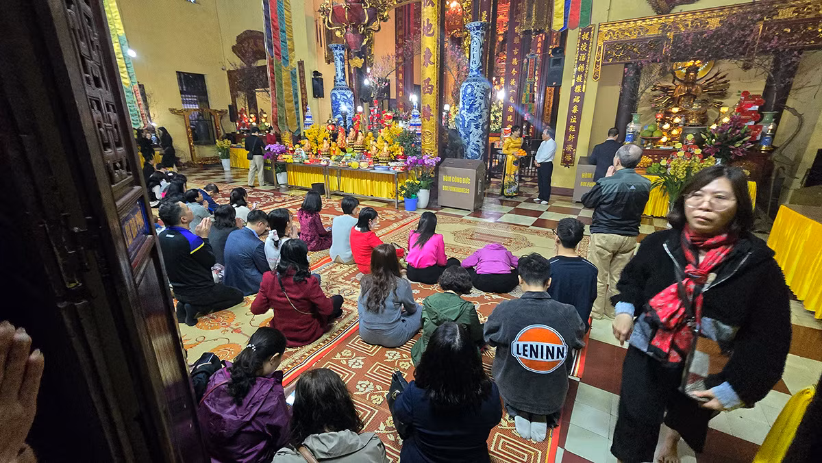 "Đi chùa xin lộc đầu năm cho lòng thanh thản, cho tâm an lành". Đó cũng là suy nghĩ của nhiều Phật tử và người dân khi đi lễ chùa.