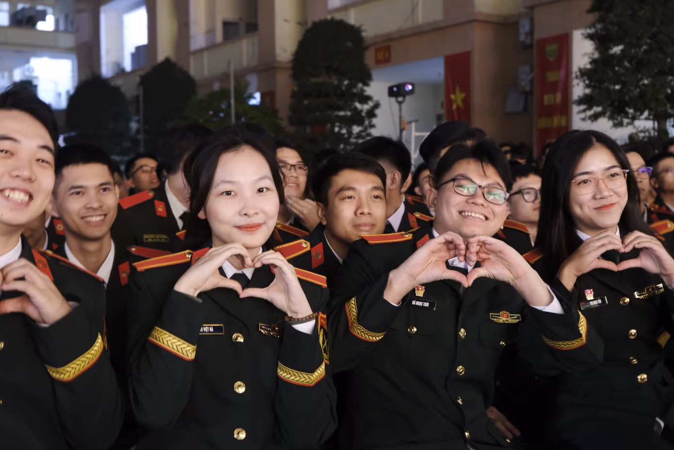 Dạ hội “Sắt son một niềm tin” là hoạt động nhằm tuyên truyền, giáo dục truyền thống của Quân đội nhân dân Việt Nam anh hùng cho cán bộ, nhân viên, học viên, chiến sĩ và người lao động phấn đấu vươn lên trong học tập, công tác, hoàn thành xuất sắc mọi nhiệm vụ được giao.