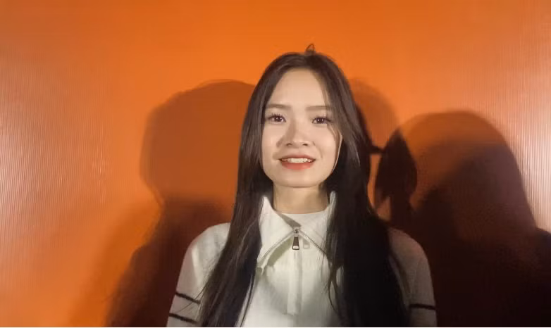 Bạn Trần Thu Hà - sinh viên năm 4 của Học viện Tài chính check-in tại concert Dốc Mộng Mơ được tổ chức tại Hà Nội vừa qua. Ảnh: Diệu Nhi