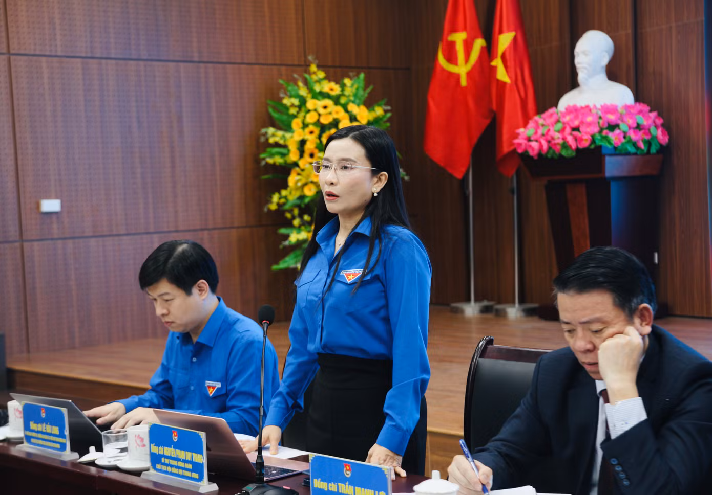 Chị Nguyễn Phạm Duy Trang - Bí thư Trung ương Đoàn, Chủ tịch Hội đồng Đội Trung ương phát biểu tại hội nghị.