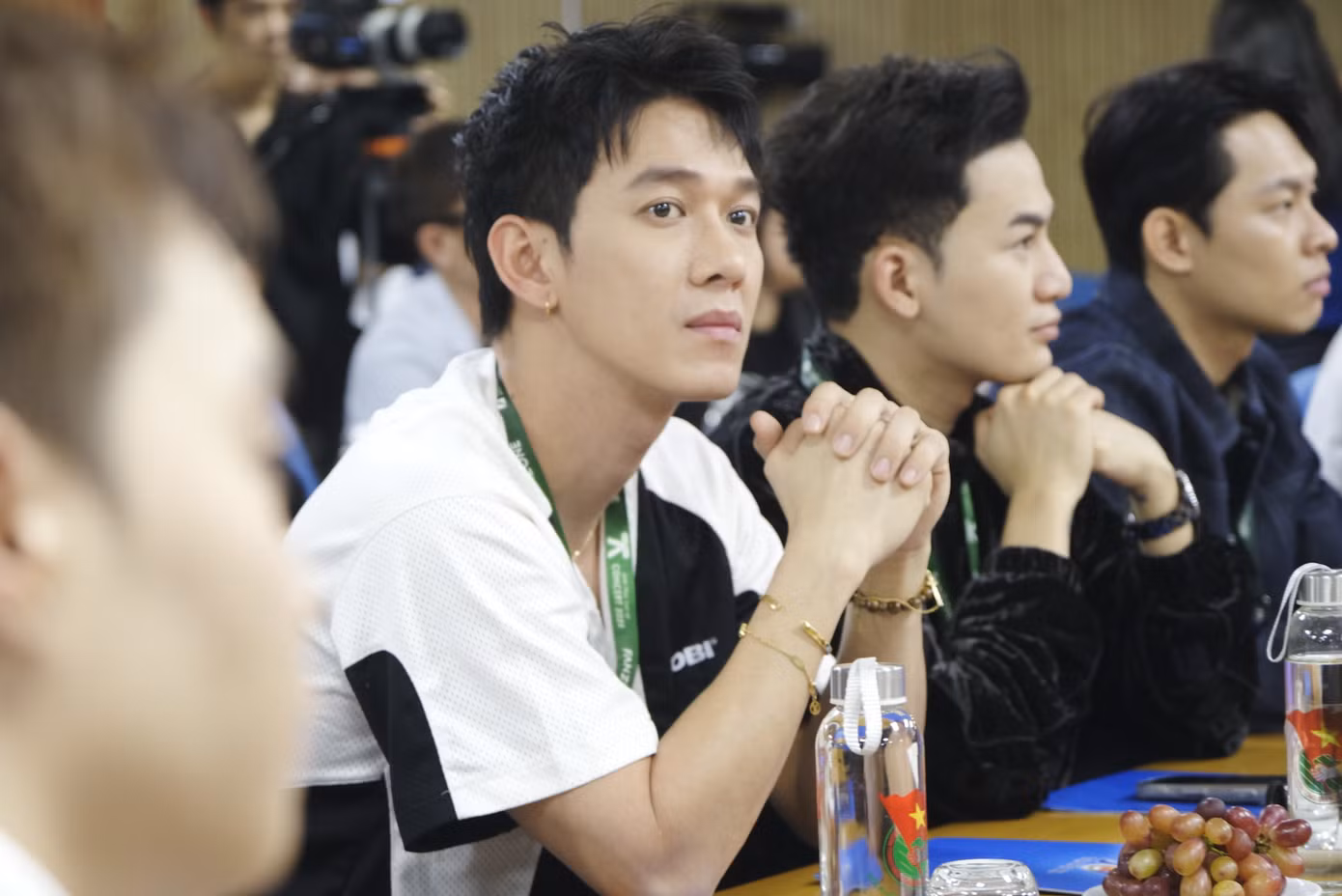 Song Luân, Ali Hoàng Dương, Rhyder, Hurrykng và các nghệ sĩ trẻ tham gia chương trình Anh trai say hi tại buổi gặp mặt với Trung ương Đoàn. Ảnh: Châu Linh