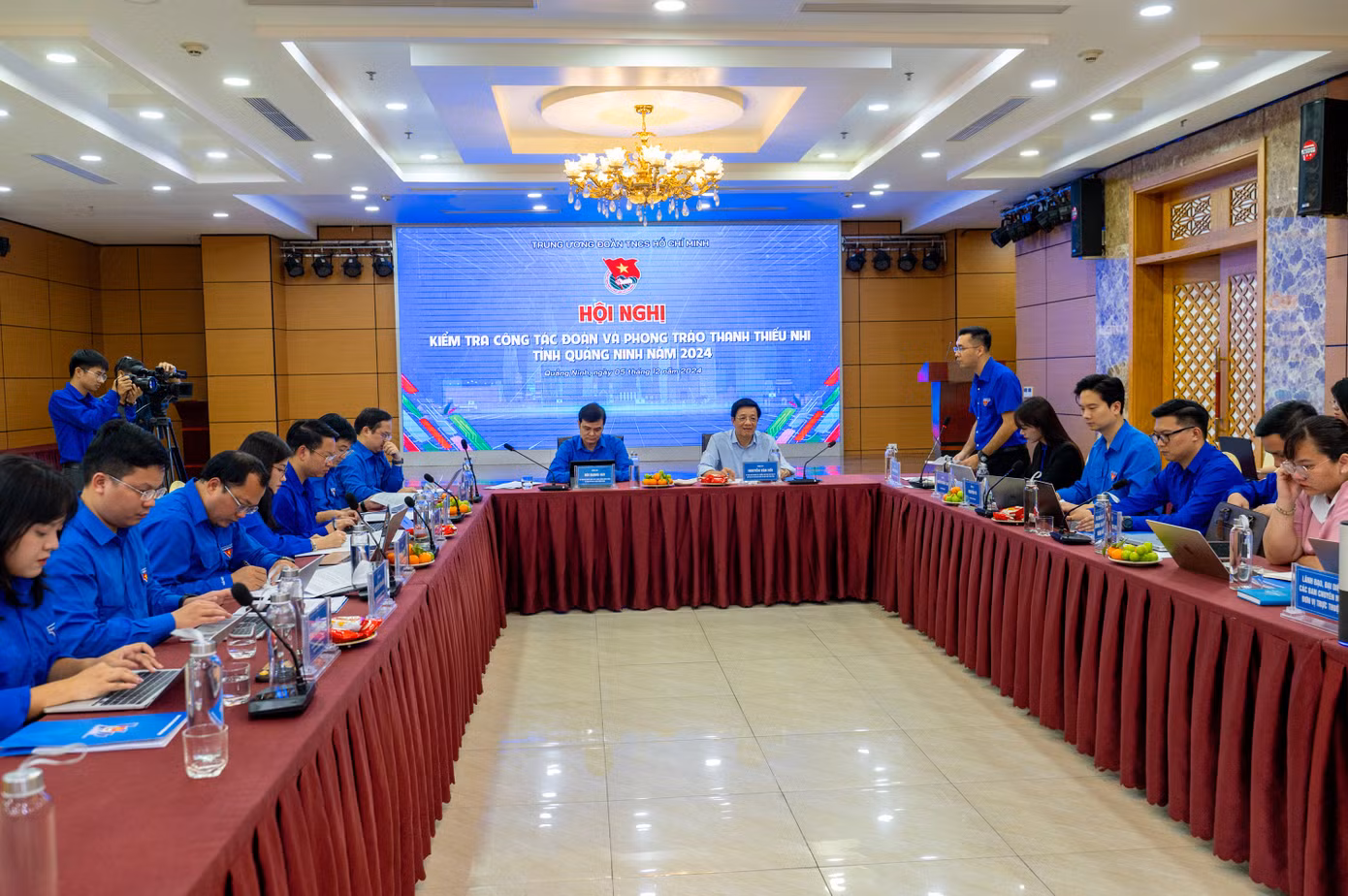 Đại diện Tỉnh Đoàn Quảng Ninh phát biểu về công tác Đoàn và phong trào thanh thiếu nhi trong năm 2024.