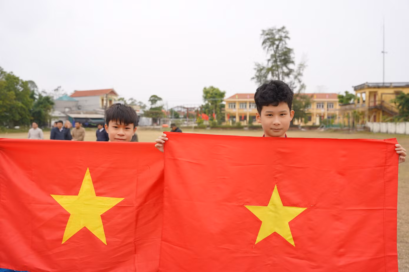 Đảo Vĩnh Thực là một hòn đảo nhỏ nằm ở phía Nam thành phố Móng Cái, Quảng Ninh, cách trung tâm thành phố chừng 20km. Diện tích đảo Vĩnh Thực khoảng 5.000ha, bao gồm 2 xã Vĩnh Thực và Vĩnh Trung. Đảo có vị trí chiến lược quan trọng về chủ quyền biển đảo cũng như an ninh, quốc phòng. Trên đảo, từ năm 1962 đã được đặt ngọn hải đăng trên đỉnh núi Đầu Tán ở phía Bắc đảo, được người dân nơi đây ví như “mắt thần” của biển đảo Đông Bắc.