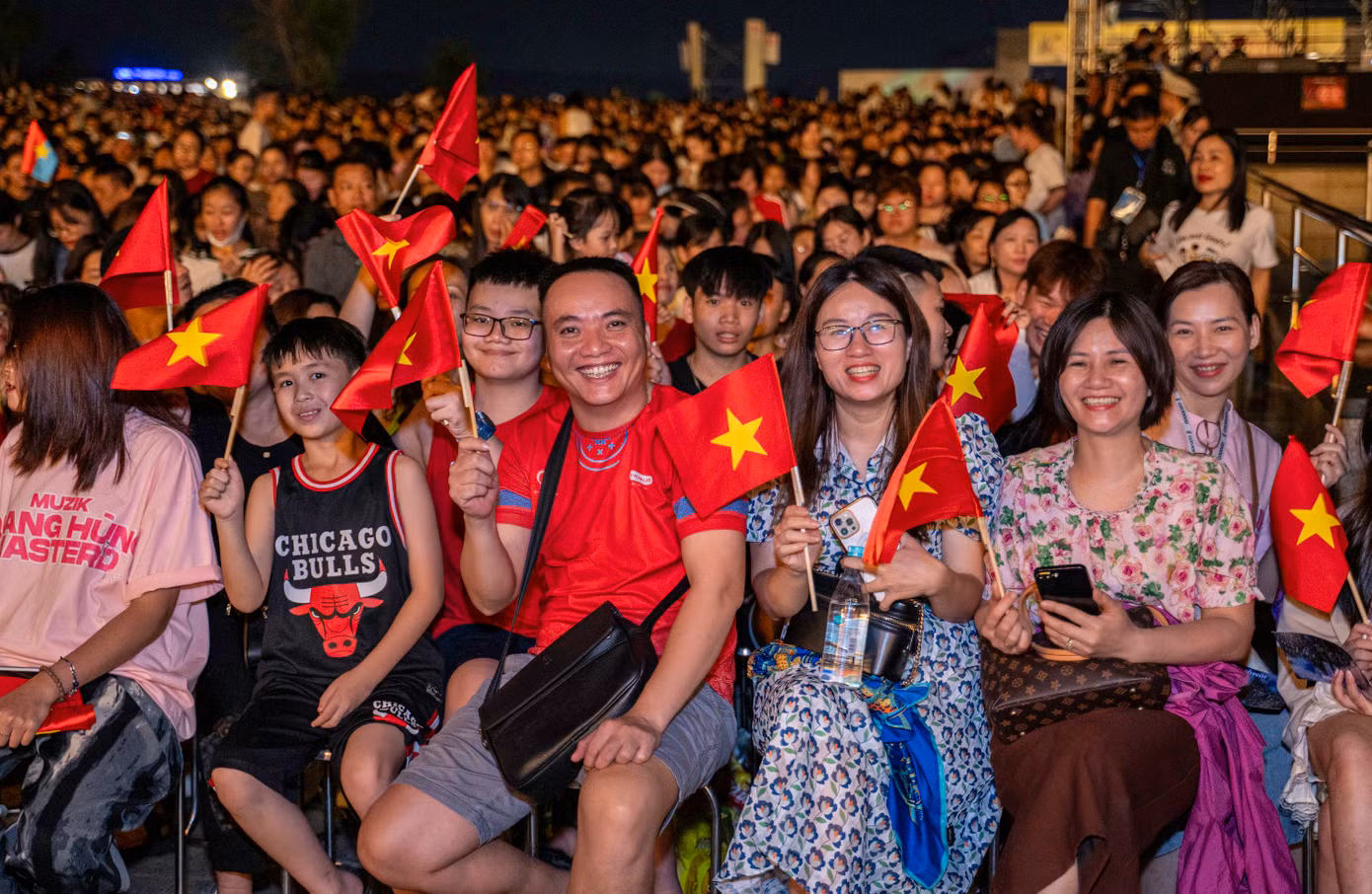 Sự kiện thu hút được trên 20.000 người dân và khách du lịch tới hòa mình vào bữa tiệc nghệ thuật sôi động kết hợp giữa âm thanh và ánh sáng.