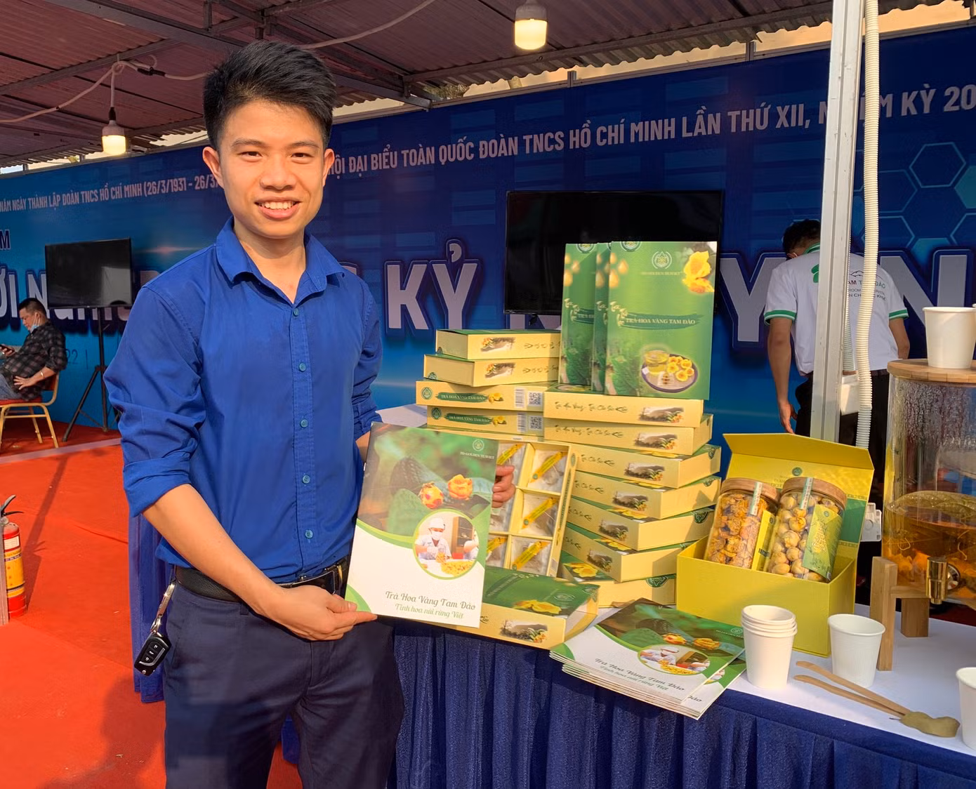 Nguyễn Đức Độ trưng bày sản phẩm tại Ngày hội khởi nghiệp của học sinh, sinh viên lần IV tại tỉnh Vĩnh Phúc.