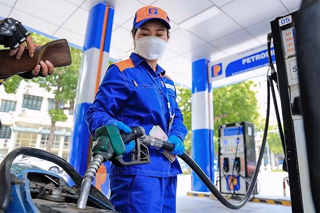 "Việc áp cả 2 loại thuế, phí với xăng phù hợp với cam kết của Việt Nam tại COP 26".