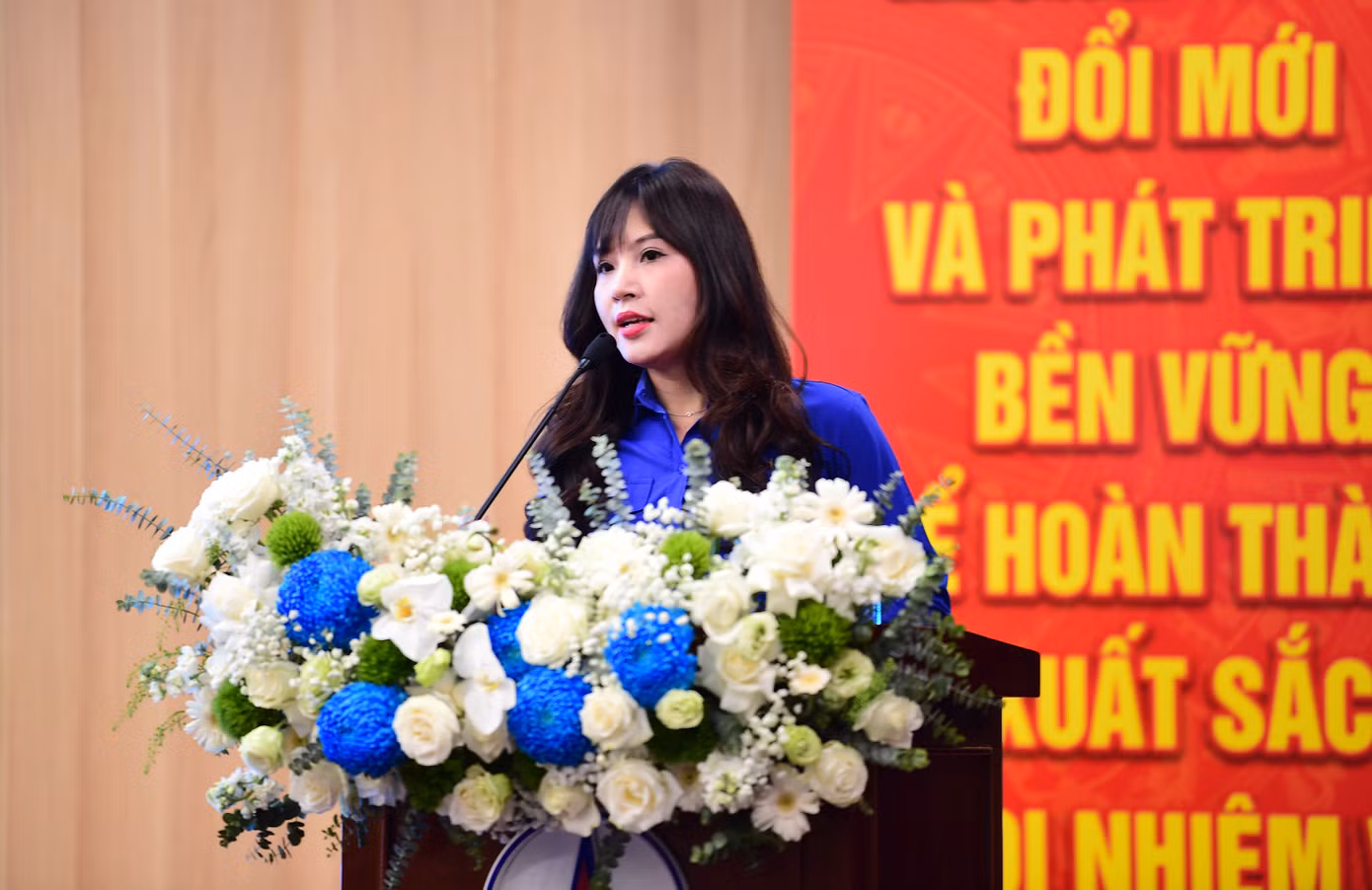 Chị Lê Minh Đức - Bí thư Đoàn Thanh niên Bộ TT-VH&amp;DL chia sẻ tại hội nghị. Ảnh: Xuân Tùng