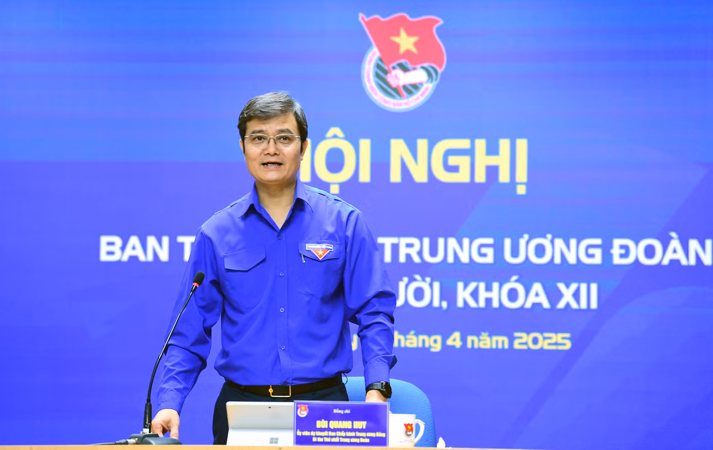 Anh Bùi Quang Huy phát biểu tại hội nghị. Ảnh: Xuân Tùng