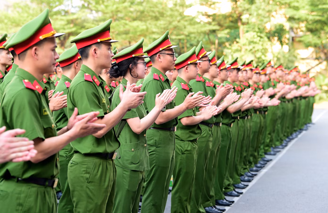 Phát biểu tại lễ xuất quân, Thiếu tướng Chử Văn Dũng - Phó Giám đốc Học viện Cảnh sát nhân dân nhấn mạnh, việc tham gia chương trình Lễ Kỷ niệm 50 năm giải phóng miền Nam, thống nhất đất nước tại TPHCM không chỉ là nhiệm vụ quan trọng mà Ban Chỉ đạo T.Ư, lãnh đạo Bộ Công an giao cho Học viện, mà còn là trách nhiệm, vinh dự và là niềm tự hào khi được góp tiếng trống hào hùng trong ngày toàn thắng của đất nước.