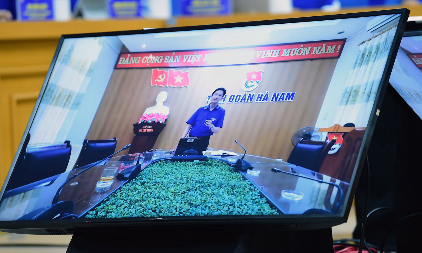 Anh Trần Ngọc Nam - Ủy viên Ban Thường vụ T.Ư Đoàn, Bí thư Tỉnh Đoàn Hà Nam phát biểu ý kiến tại hội nghị. Ảnh: Xuân Tùng