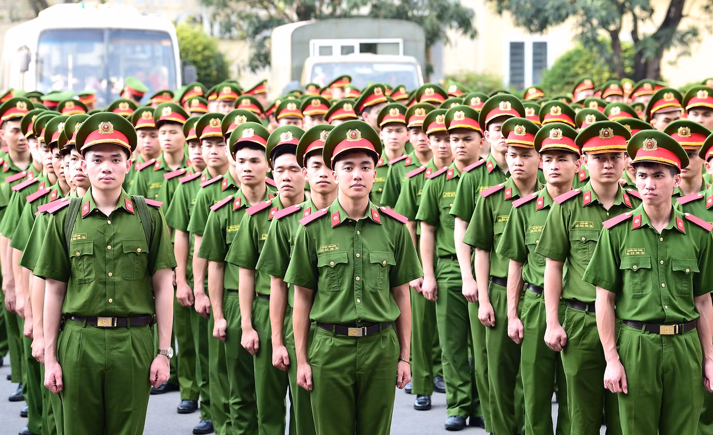 Phát biểu tại lễ xuất quân, Thiếu tướng Chử Văn Dũng - Phó Giám đốc Học viện Cảnh sát nhân dân nhấn mạnh, việc tham gia chương trình Lễ Kỷ niệm 50 năm giải phóng miền Nam, thống nhất đất nước tại TPHCM không chỉ là nhiệm vụ quan trọng mà Ban Chỉ đạo T.Ư, lãnh đạo Bộ Công an giao cho Học viện, mà còn là trách nhiệm, vinh dự và là niềm tự hào khi được góp tiếng trống hào hùng trong ngày toàn thắng của đất nước.