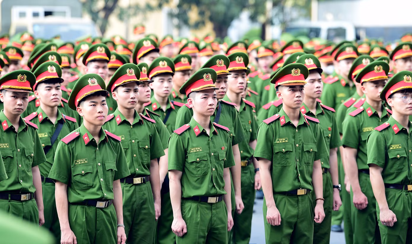 Phát biểu tại lễ xuất quân, Thiếu tướng Chử Văn Dũng - Phó Giám đốc Học viện Cảnh sát nhân dân nhấn mạnh, việc tham gia chương trình Lễ Kỷ niệm 50 năm giải phóng miền Nam, thống nhất đất nước tại TPHCM không chỉ là nhiệm vụ quan trọng mà Ban Chỉ đạo T.Ư, lãnh đạo Bộ Công an giao cho Học viện, mà còn là trách nhiệm, vinh dự và là niềm tự hào khi được góp tiếng trống hào hùng trong ngày toàn thắng của đất nước.