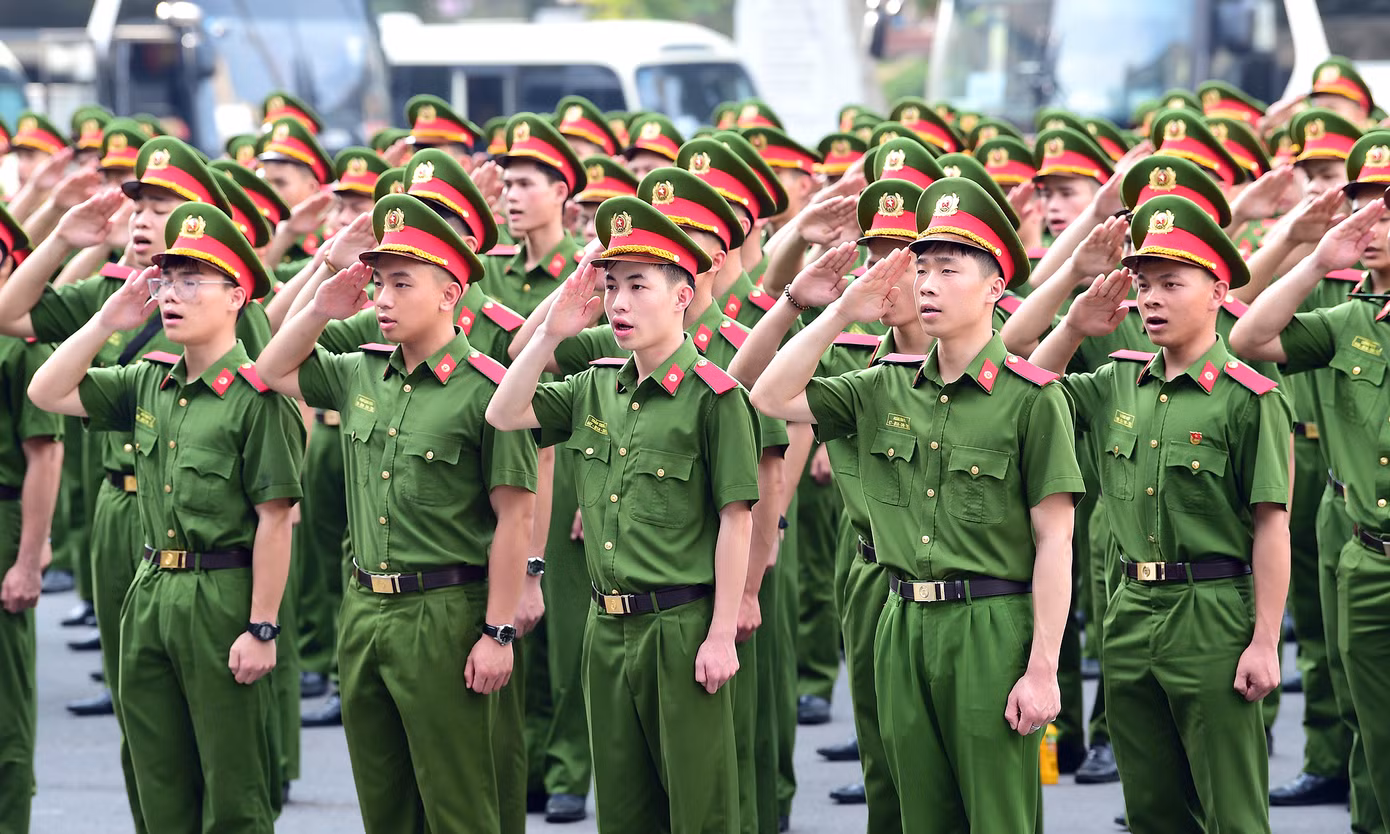 “Cần luôn luôn xác định việc tham gia biểu diễn trong Lễ Kỷ niệm 50 năm Ngày giải phóng miền Nam, thống nhất đất nước là nhiệm vụ chính trị quan trọng, mỗi cá nhân là đại diện cho hình ảnh, uy tín của lực lượng Công an nhân dân. Vì vậy phải thể hiện cao nhất tinh thần trách nhiệm, ý thức chính trị từ phát ngôn đến hành động, tuyệt đối không có bất kỳ lời nói, hành động gây ảnh hưởng và tổn hại đến hình ảnh, uy tín của quốc gia và lực lượng Công an nhân dân”, thiếu tướng Chử Văn Dũng nói.