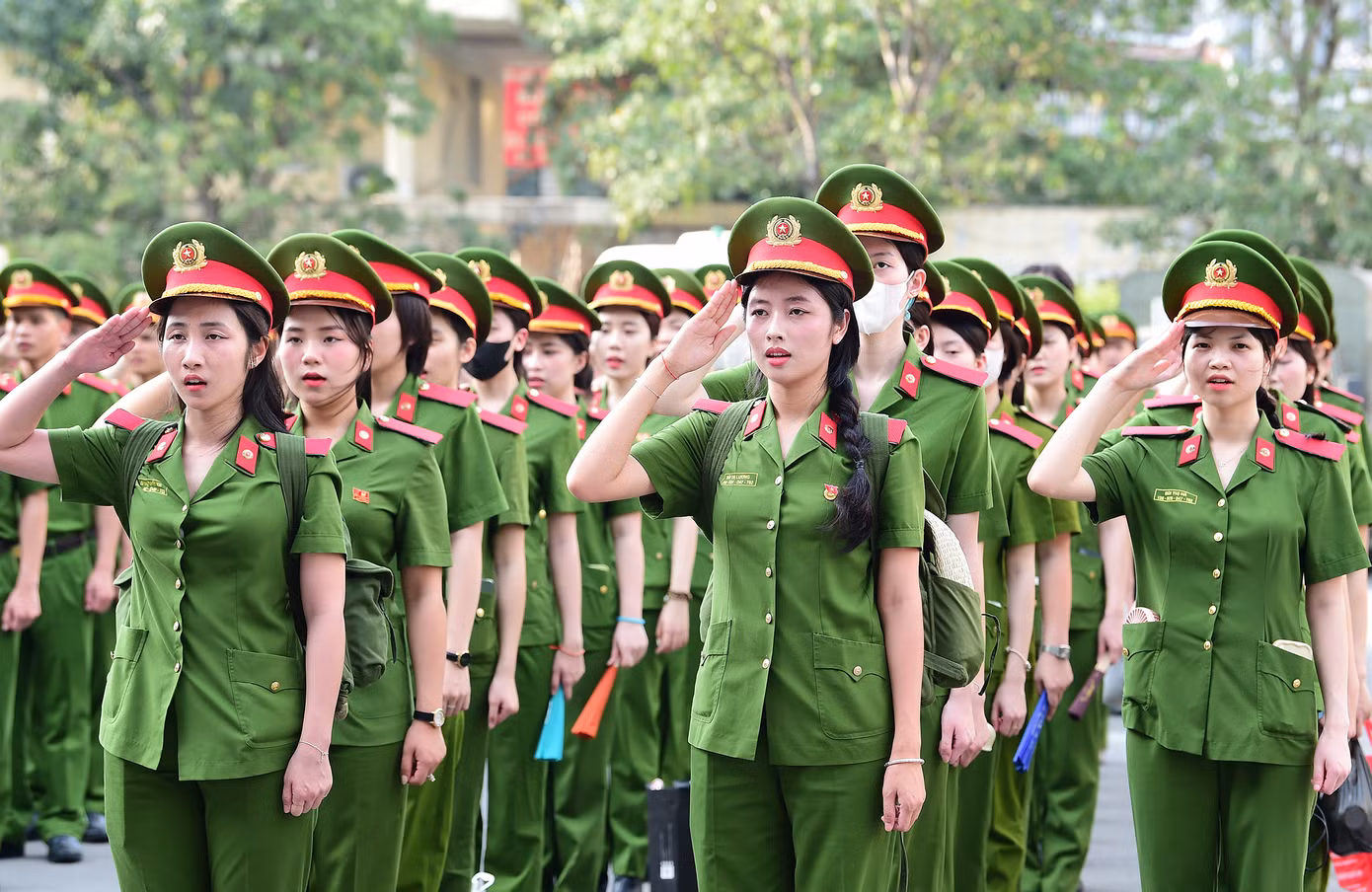 “Cần luôn luôn xác định việc tham gia biểu diễn trong Lễ Kỷ niệm 50 năm Ngày giải phóng miền Nam, thống nhất đất nước là nhiệm vụ chính trị quan trọng, mỗi cá nhân là đại diện cho hình ảnh, uy tín của lực lượng Công an nhân dân. Vì vậy phải thể hiện cao nhất tinh thần trách nhiệm, ý thức chính trị từ phát ngôn đến hành động, tuyệt đối không có bất kỳ lời nói, hành động gây ảnh hưởng và tổn hại đến hình ảnh, uy tín của quốc gia và lực lượng Công an nhân dân”, thiếu tướng Chử Văn Dũng nói.
