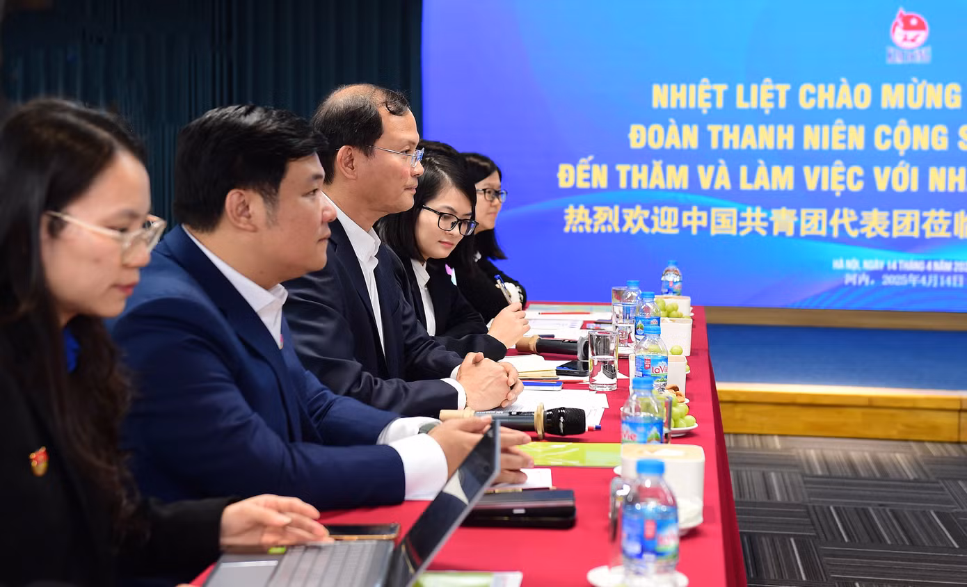 Tại buổi làm việc, hai bên đã trao đổi, chia sẻ kinh nghiệm liên quan đến công tác chuyên môn về xuất bản và phát hành các xuất bản phẩm; hoạt động quảng bá văn hoá đọc; đổi mới tiếp cận, thu hút độc giả trẻ trong thời đại số... Qua đó, cung cấp cho các em thiếu nhi cũng như các bậc phụ huynh các kiến thức cần thiết trong cuộc sống, tri thức nhân loại nhằm góp phần giáo dục và hình thành nhân cách thế hệ trẻ.