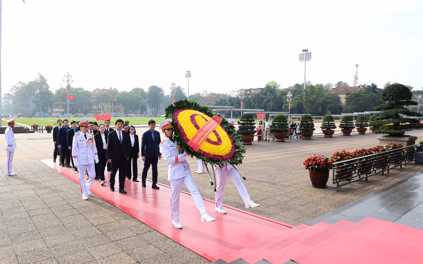 Cùng tham gia hoạt động có lãnh đạo các ban, đơn vị T.Ư Đoàn TNCS Hồ Chí Minh và đại biểu đoàn cấp cao T.Ư Đoàn TNCS Trung Quốc tham dự Gặp gỡ hữu nghị thanh niên Việt Nam - Trung Quốc lần thứ 24 năm 2025.