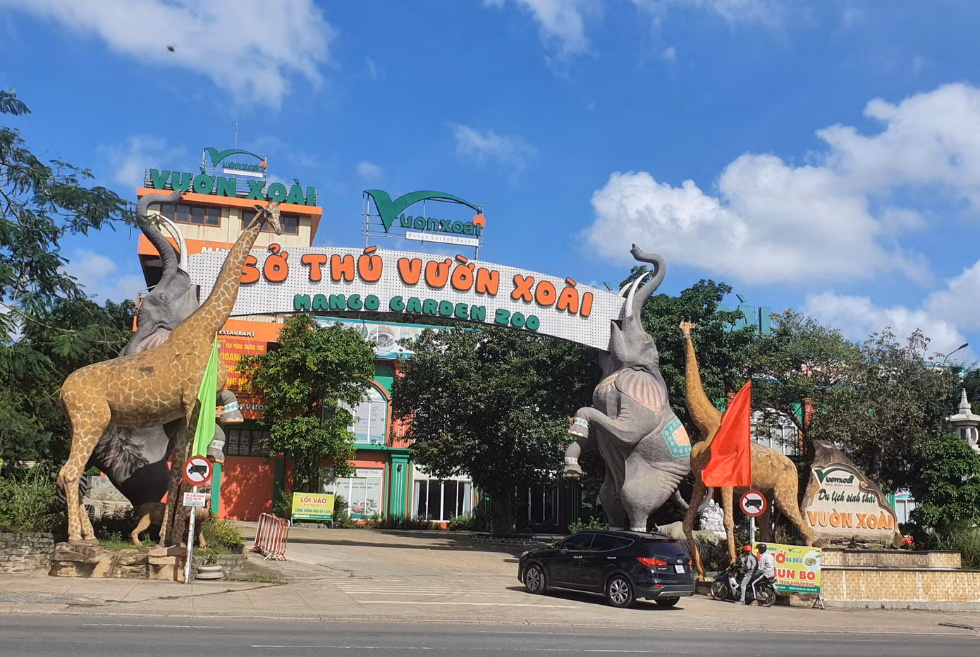 Sở thú của khu du lịch Vườn Xoài.