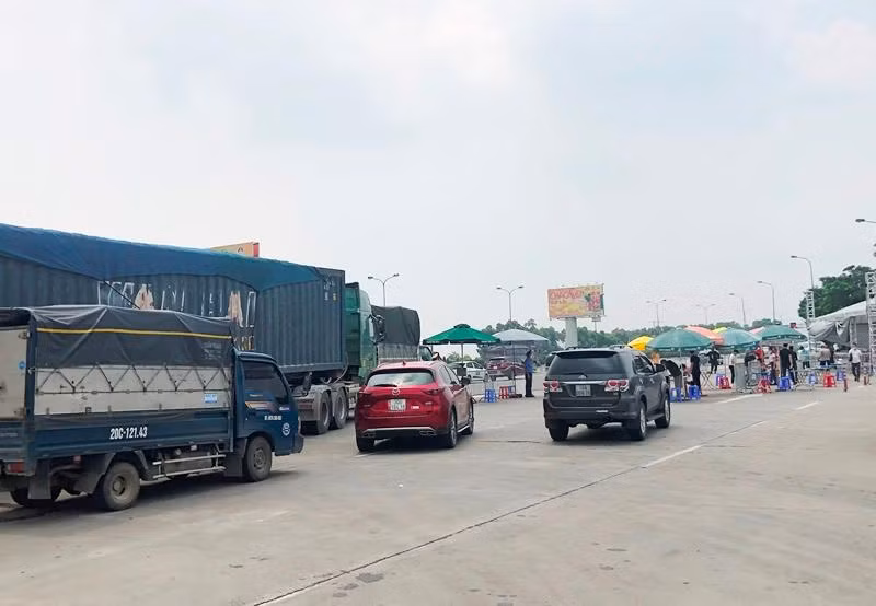 Tất cả xe vào thành phố Hà Nội sáng nay đều được yêu cầu quay đầu.