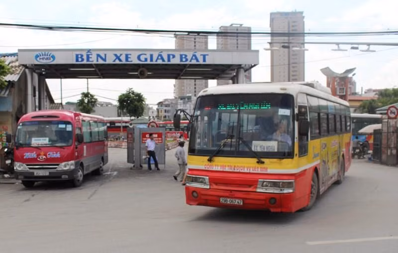 Trước việc hành khách giảm do COVID-19 Sở GTVT Hà Nội cũng đồng thuận để xe buýt được điều chỉnh sản lượng, doanh thu năm 2021. Ảnh: T.Đảng