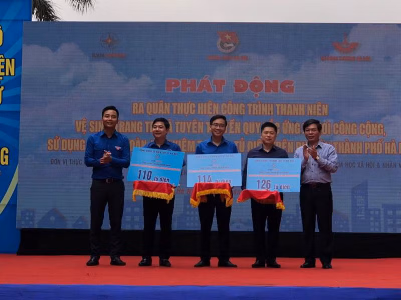 Tuổi trẻ Thủ đô 'khoác áo mới' cho tủ điện Hà Nội ảnh 2