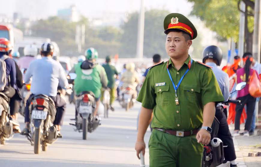 Cảnh sát thắt chặt an ninh tại sân Mỹ Đình trước giờ bóng lăn ảnh 6