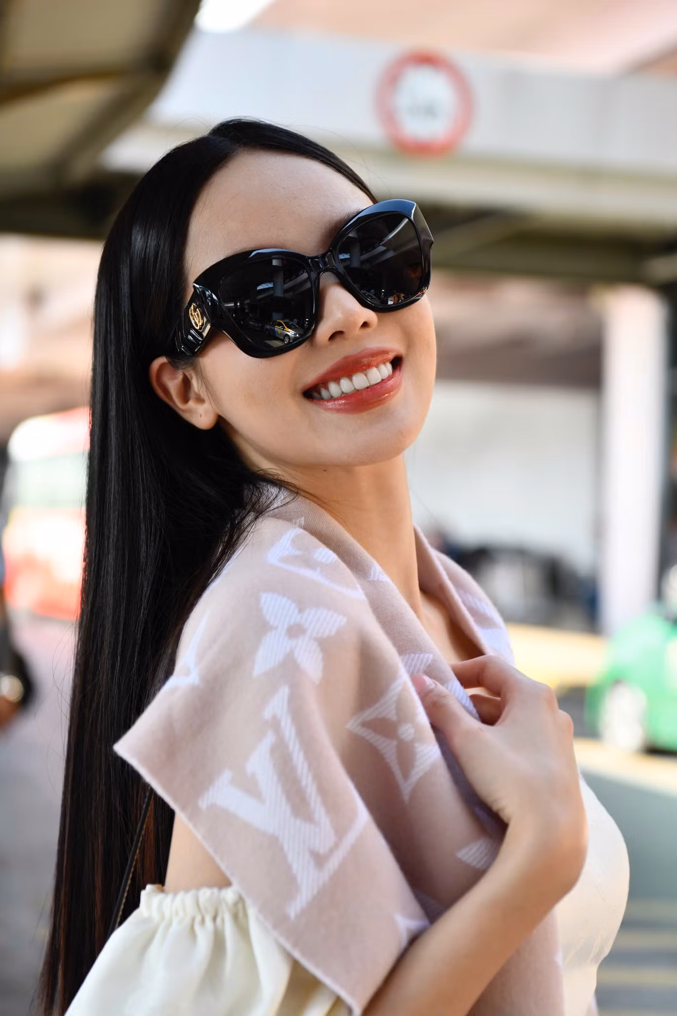 Người đẹp cũng chia sẻ lòng biết ơn tới báo Tiền Phong và danh vị Hoa hậu Việt Nam. Đây là bước đệm lớn giúp cô có cơ hội đảm đương những vai trò mới. Người đẹp cũng chia sẻ lòng biết ơn tới báo Tiền Phong và danh vị Hoa hậu Việt Nam. Đây là bước đệm lớn giúp cô có cơ hội đảm đương những vai trò mới.