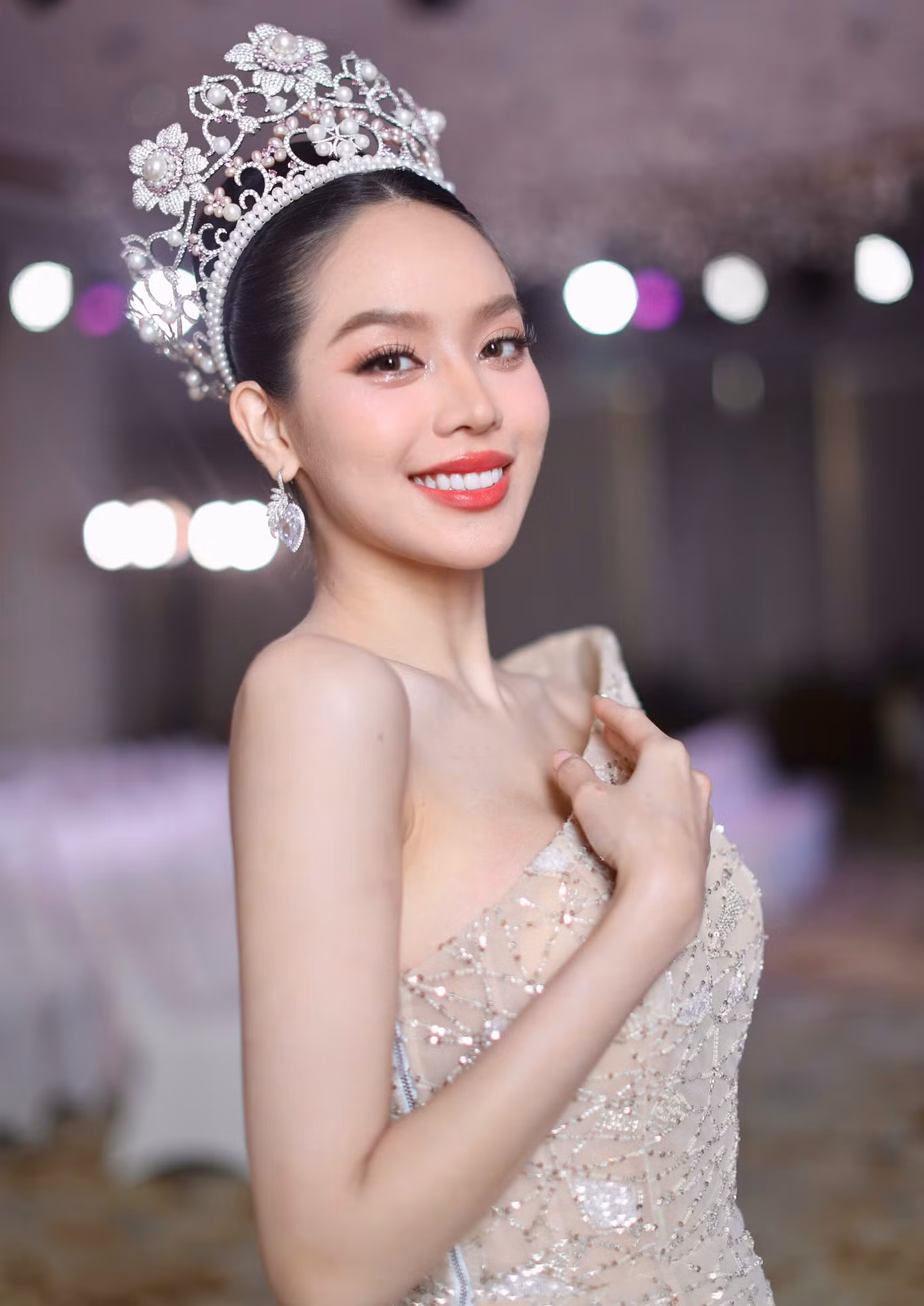 Nhan sắc ngọt ngào, thanh lịch của Thanh Thủy nhận được nhiều lời khen ngợi từ khán giả theo dõi livestream.