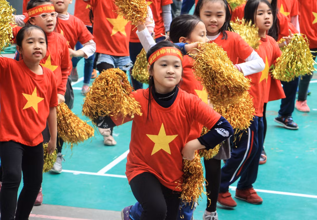 1.500 học sinh chúc đội tuyển Việt Nam chiến thắng ảnh 4