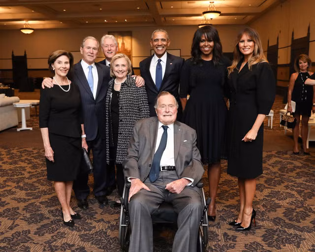 Tổng thống Trump điều Air Force One đón linh cữu Bush 'cha' ảnh 2