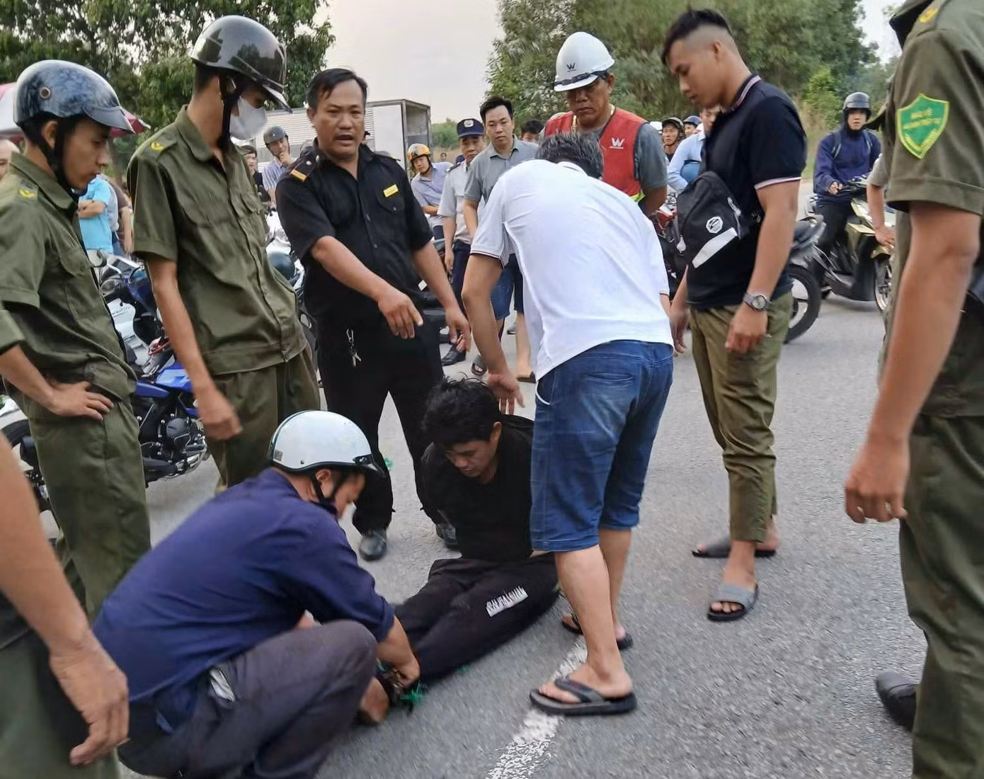 Nghi can bị bắt giữ sau khi gây án Nghi can bị bắt giữ sau khi gây án