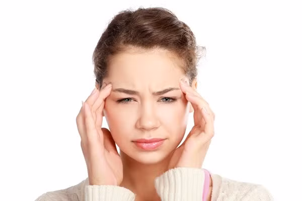 Cô gái Nga bị... giun chạy lung tung trên mặt do muỗi đốt ảnh 3