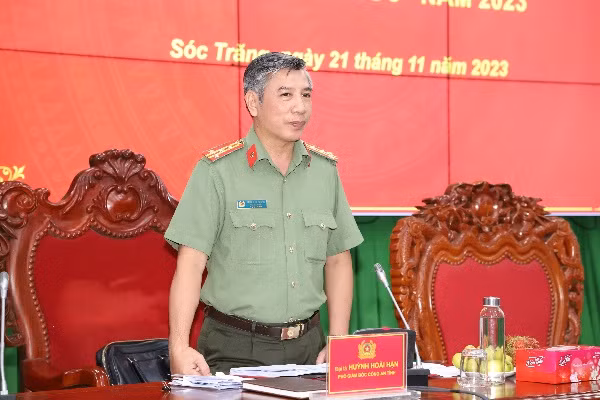 Công an tỉnh Sóc Trăng thông báo, Đại tá Huỳnh Hoài Hận - Phó giám đốc Công an tỉnh Sóc Trăng chỉ sử dụng số điện thoại 0913.33.xxx để liên hệ công tác. Các số điện thoại đối tượng lừa đảo sử dụng là giả mạo.