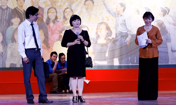 Thi tài năng nhiều đội còn chọn nhiều hình thức thể hiện là mùa hát,thơ ca.