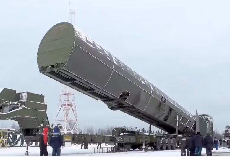 Nga gọi RS-28 Sarmat là “tên lửa uy lực nhất thế giới”. (Ảnh: BQP Nga)