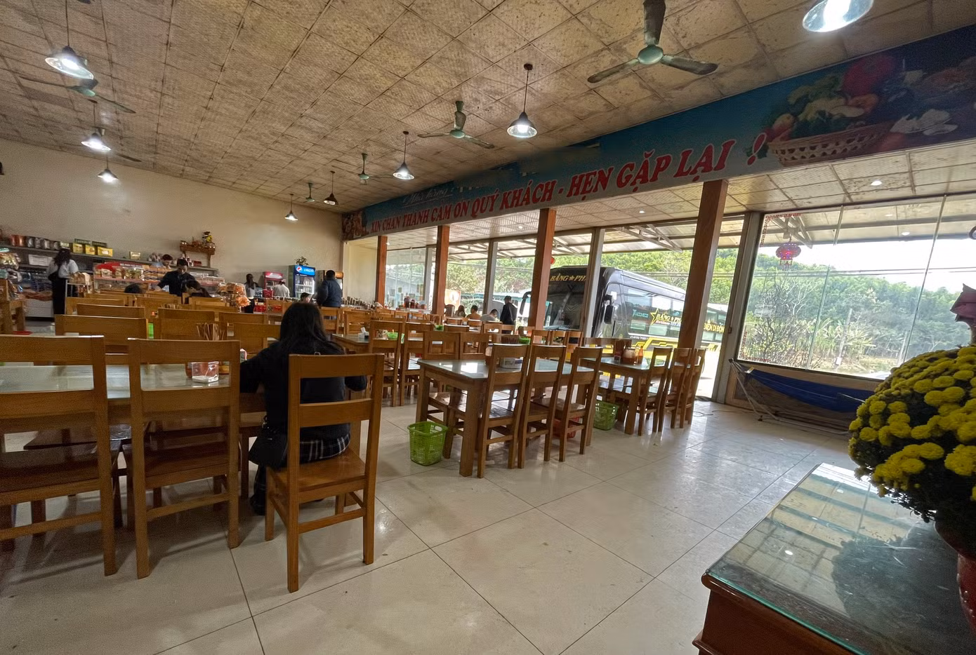 Một trạm dừng nghỉ trên cao tốc khai thác từ lâu. Ảnh minh họa: Lộc Liên. Một trạm dừng nghỉ trên cao tốc khai thác từ lâu. Ảnh minh họa: Lộc Liên.
