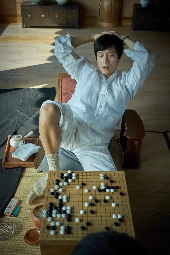 Nam diễn viên Lee Byung Hun được cho là nhập vai xuất thần kỳ thủ đẳng cấp 9, Cho Hun Hyun từ điệu bộ, thần thái, vẻ ngoài và cả cử chỉ.