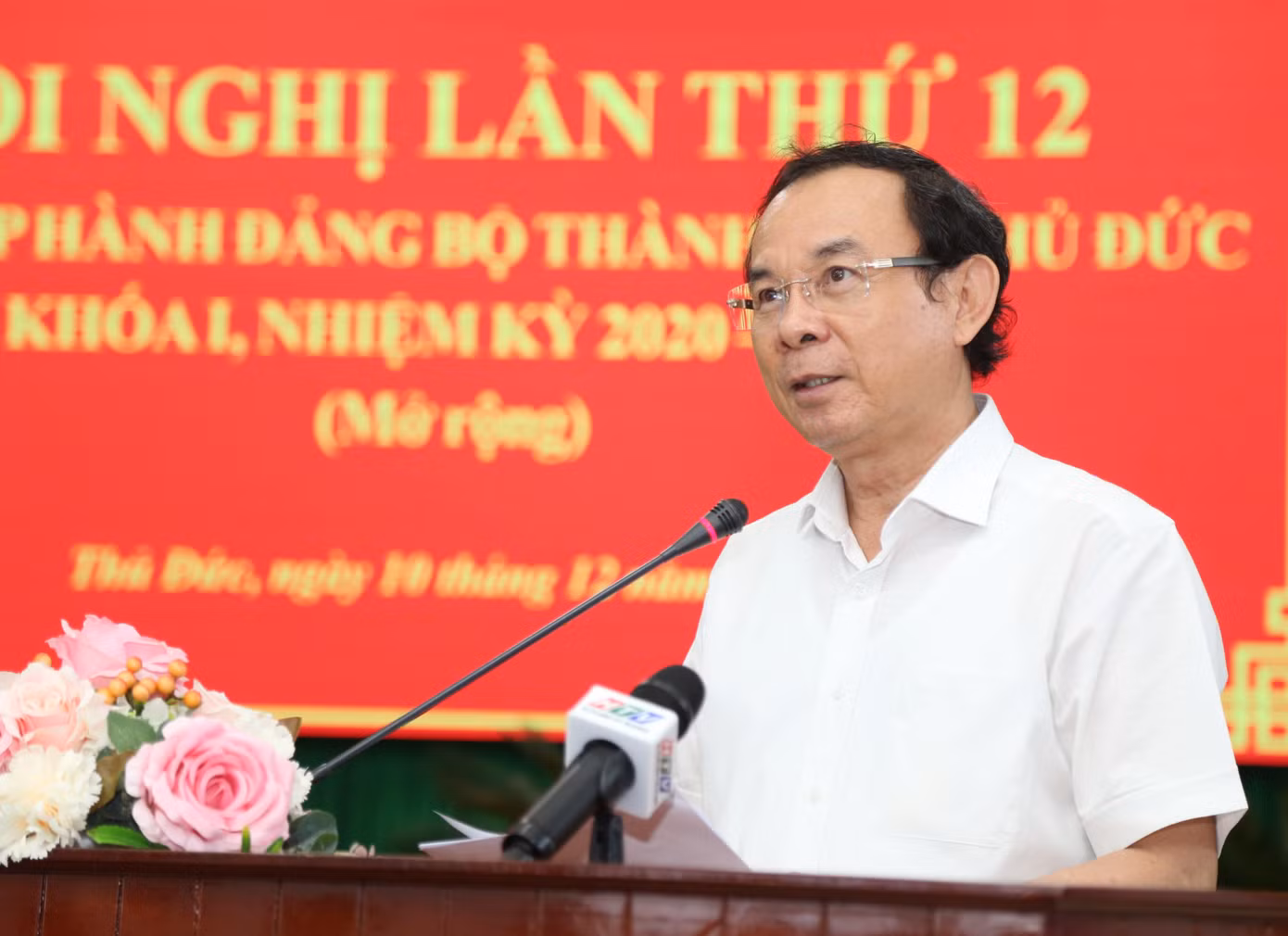 Bí thư Nguyễn Văn Nên trao đổi tại hội nghị. Ảnh: Ngô Tùng