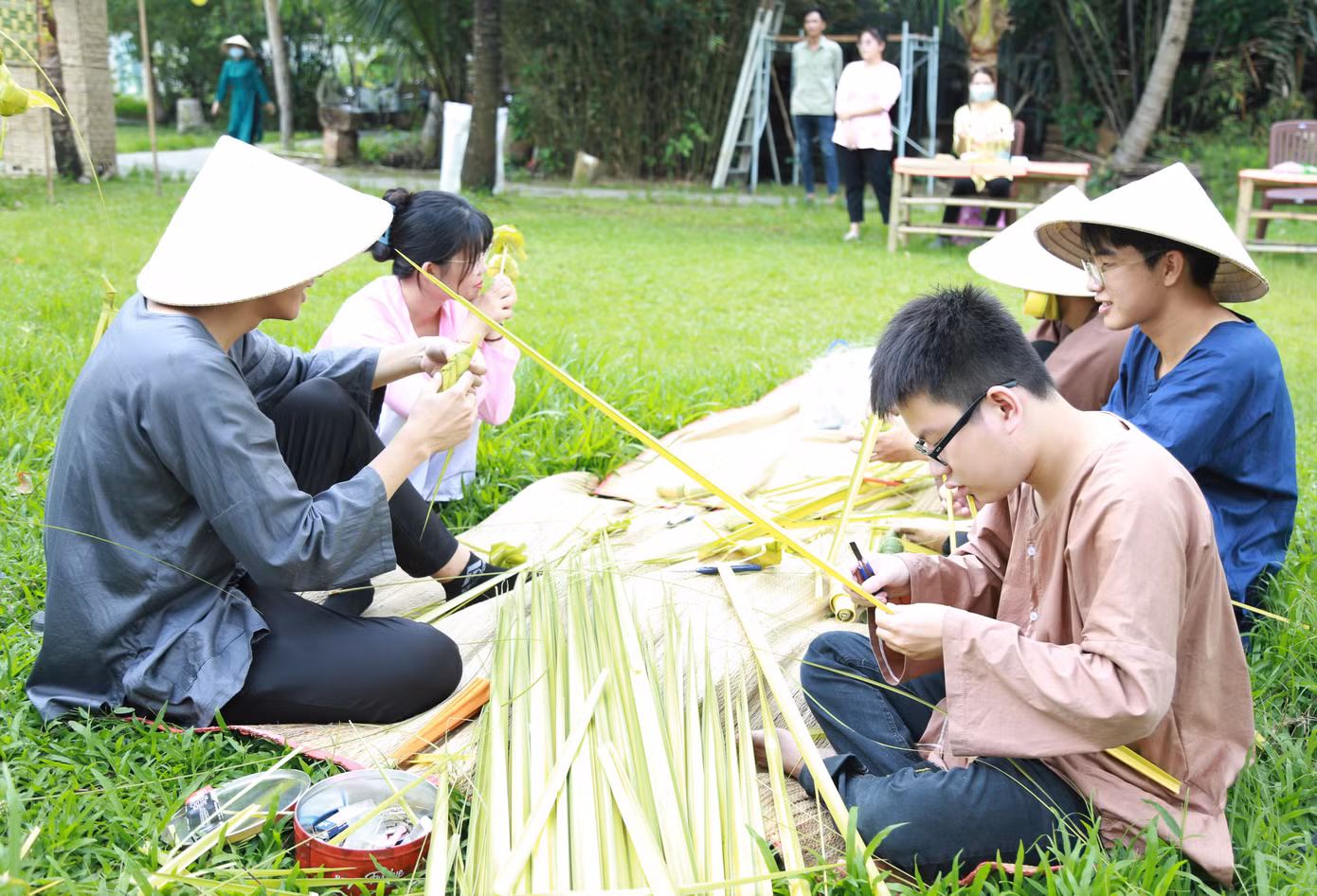 Ngày hội mang đến nhiều sân chơi trải nghiệm về lá cây, một nguyên liệu từ thiên nhiên.